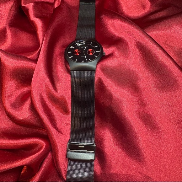 Bering Titanium Men’s Watch Black/Red Subdials 11939-229 - Picture 9 of 16